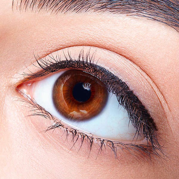 Maquillage permanent yeux ras de cils supérieur